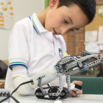以Lego新設計自裝義肢，兒童怎樣以自尊、創意和體驗突破殘障？