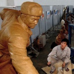 北韓的「大型出口」：巨型雕像、大幅畫作，還有高聳的紀念碑等！為何巨大藝術品可以為北韓賺取外匯？