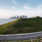 這是紐約曼哈頓對出的總督島。為甚麼建築師把整個綠色的活動空間升高了？