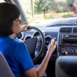 新科技怎樣幫助駕駛人士暫停接收致電者和發件者的信息, 又能跟他們保持聯繫? 