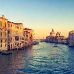 威尼斯、馬爾代夫等著名旅遊景點正瀕臨危機，原因何在？