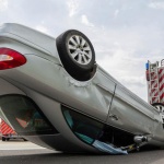 是人性或是交通測試？德國公路上上演模擬事故，結果令人困惑…