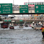 曼谷繼續沉降！市內現代高樓下，部分地方活像蓄水池…