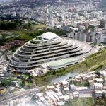 這座螺旋大樓，是商場、酒店、辦公室、監獄…它訴說了委內瑞拉的興衰、起跌和前途