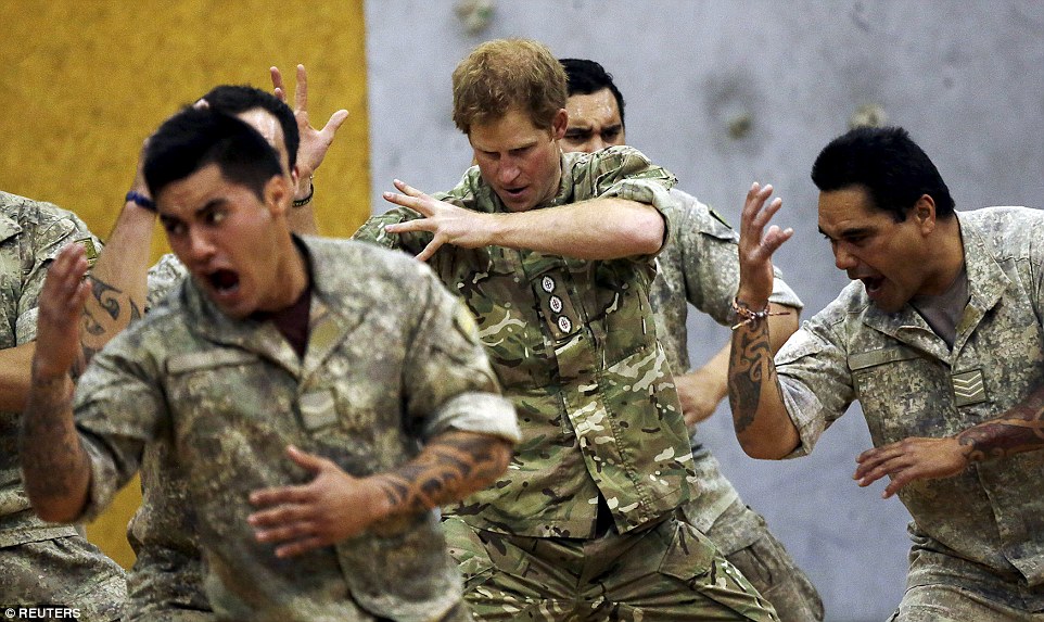 英國哈里王子2015年訪問新西蘭時，也跟該國士兵一起跳哈卡舞。