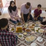 巴勒斯坦婦女在匱乏中弄出美食，在這裡，一頓飯是生活、文化承傳，也是無聲的抗議…
