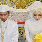 印尼近年流行「未見即婚」，部分年輕人不約會即閃婚。社會上有人贊成有人反對，年輕人想的是甚麼？怎樣走下去？