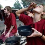 禪修、勞動、草藥──泰國這間寺廟提供另類戒毒服務⋯⋯