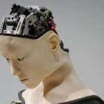 馬斯克創建的Neuralink公司成功將晶片植入了豬腦，實現機腦合一。人腦和電腦融合，人類才能免於被人工智能凌駕？