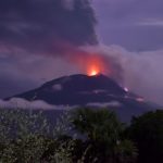 印尼三個活火山持續噴發，居於火山周圍的居民，面對撤與不撤的兩難局面⋯⋯