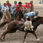 中亞版的馬球比賽——阿富汗的「布茲卡茲」（Buzkashi）騎士不畏危險到各地比賽，要延續這種傳統競技卻是困難重重……