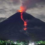 千島之國的印尼，有百多座活火山，當地人如何學會與火山共存、與大自然相處之道？