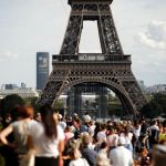 原本壽命20年，卻屹立了超過130年，隱現裂痕同時還在「增高」，巴黎鐵塔會倒下嗎？