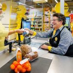 歐洲超級市場逆流而行 紛紛推出購物「付款慢線」