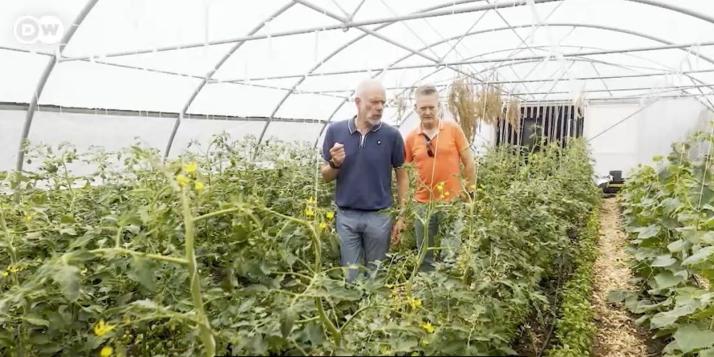 推動歐斯特社區實驗的學者Jan Eelco Jansma（左）認為，50%規則是項目的核心，令社區在多方面較其他社區優勝。（圖片來源：DW）