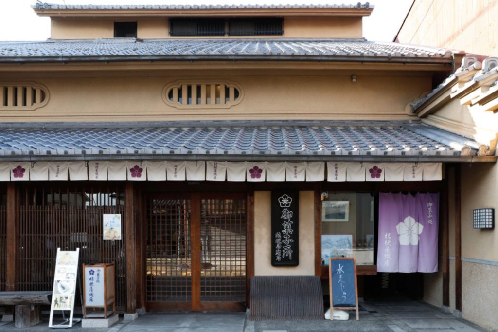 桔梗屋織居創立於江戶時代，是當時伊賀藤堂氏的甜點供應商。